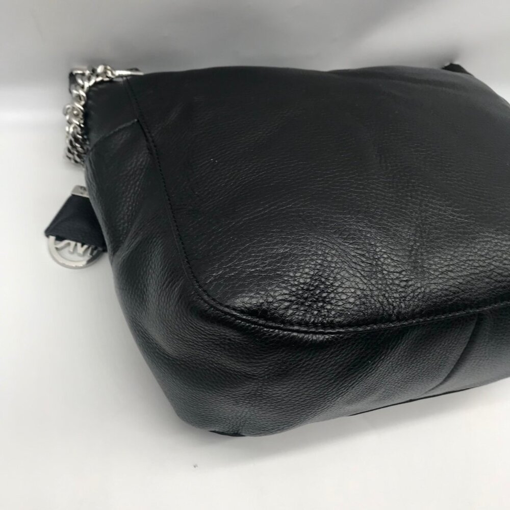 Michael Kors Black Leather Chandler Convertible Shoulder Bag. - Picture 7 of 10